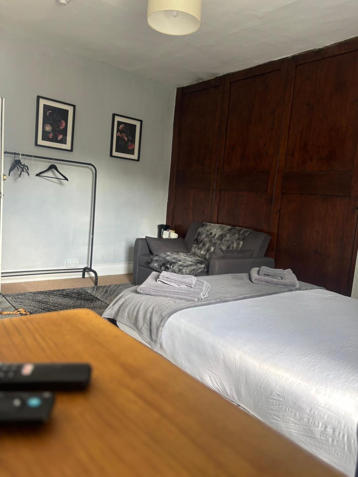 Three Tuns Ashwell Bed & Breakfast ภายนอก รูปภาพ